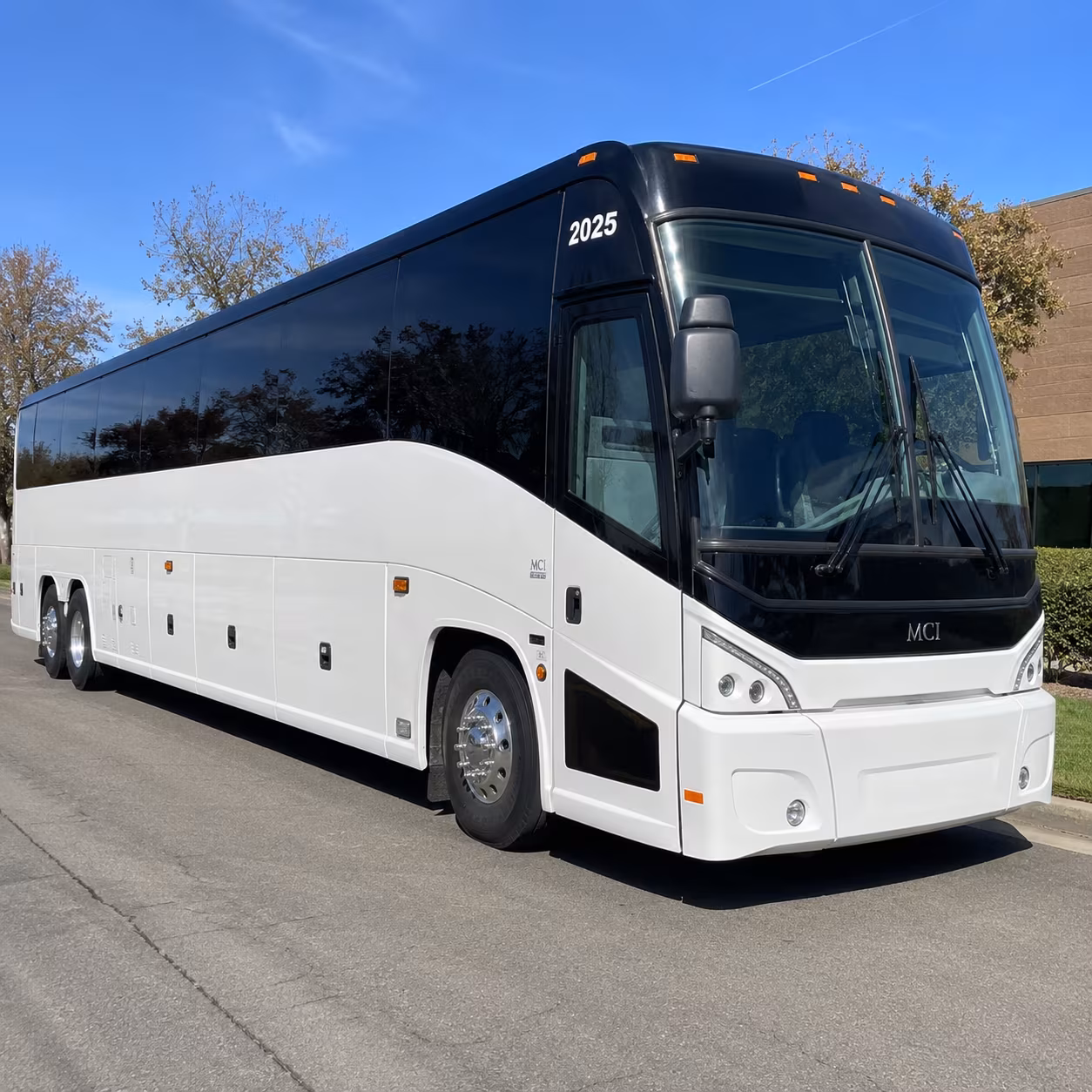 corporate conference shuttles between waikiki hotels and the hawaii convention center