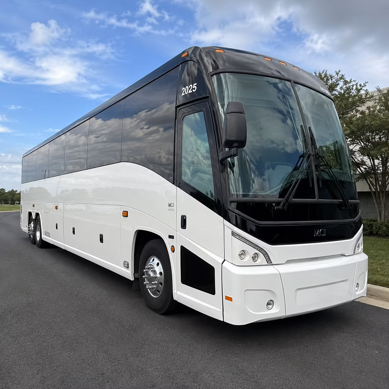 honolulucharterbuscompany com can help you arrange airport transfers for corporate groups at hnl